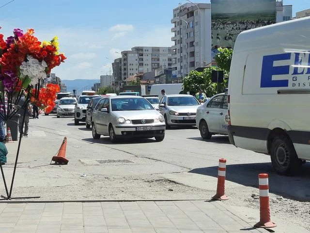 Fushe Kosovo accidente, dos peatones heridos