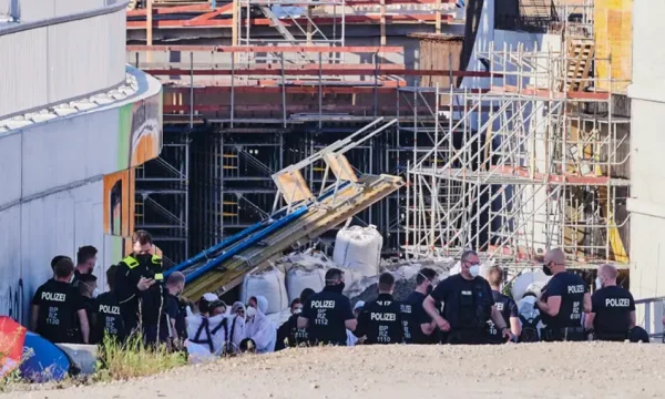 Impresa per la Germania: 13 giornalisti arrestati durante il servizio