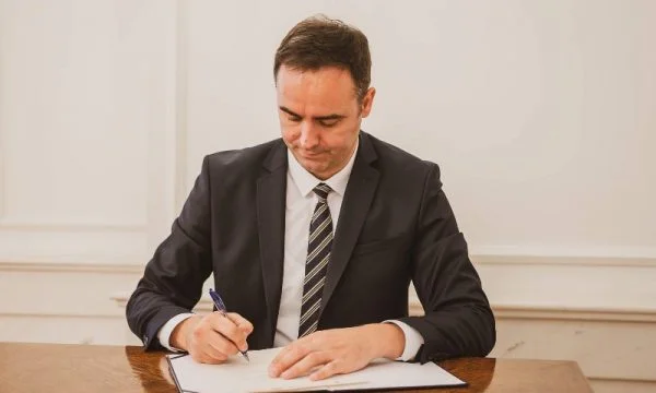 Konjufca visite la République d'Albanie lundi