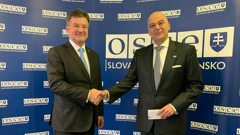 Le ministre grec discute avec Lajcak des Balkans occidentaux