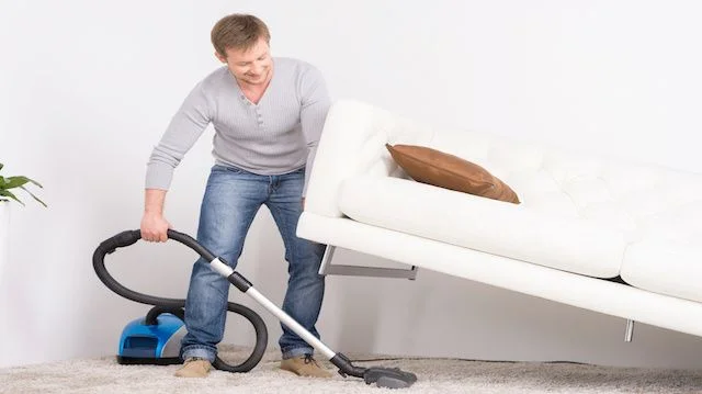 Los hombres que limpian sus casas tienen más sexo