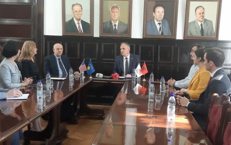 Former American soldier donates a $5,000 donation to Pristina University “