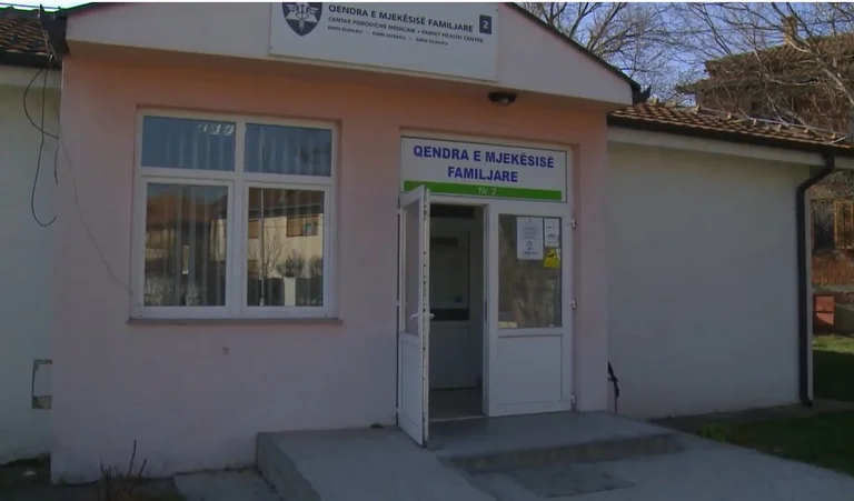 Während des Tages schloss Ärzte ein Dorf in Gjakovas Krankenwagen, wissen, wo sie gingen!