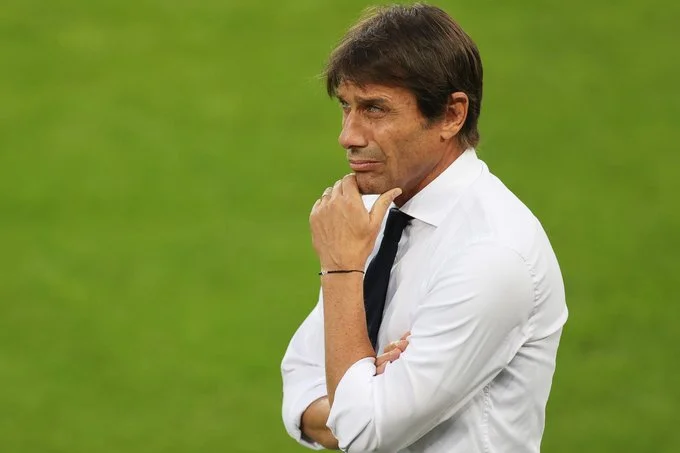 Antonio Cote cerca de Tottenham