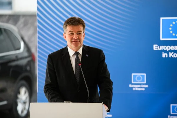 Continuar diálogo: Después de Pristina, Lajcak va a Belgrado para preparar Vuciqi