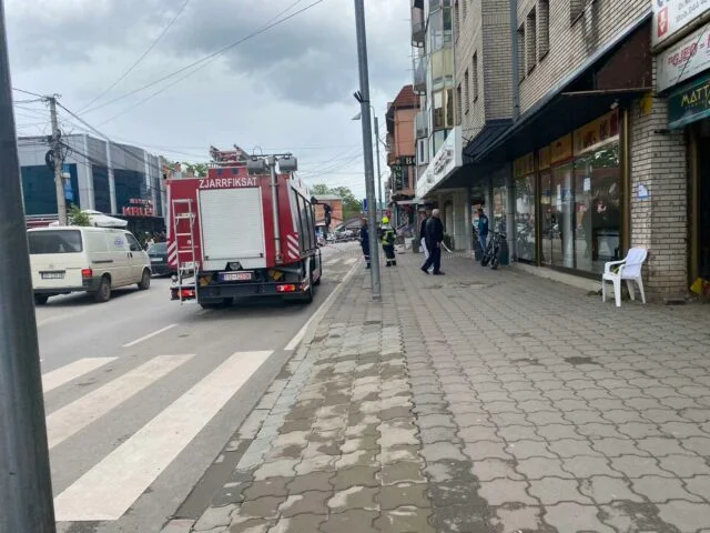 Gjilan: fractionnement d'une partie d'un bâtiment, risquer les citoyens