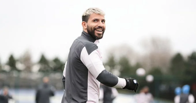 Lo que Sergio Aguero hizo por el personal de Man City antes de mudarse a Barca es sólo clase.