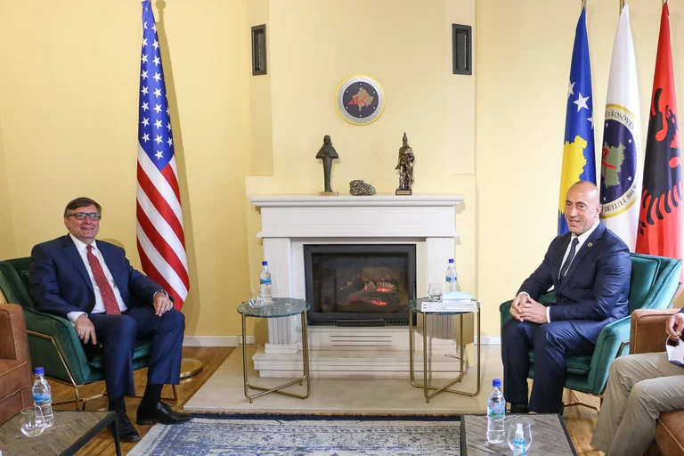 Haradinaj in un incontro con Palmer: American Role in Dialogue Essential