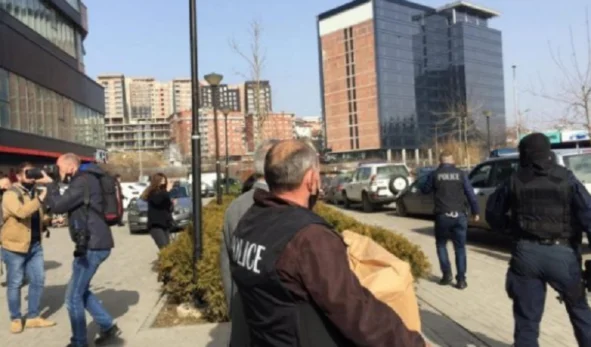 “subventions”: Un des suspects admet qu'il a pris 48 mille euros en pots-de-vin, mais seulement 40 000 les ont arrêtés pour lui-même.