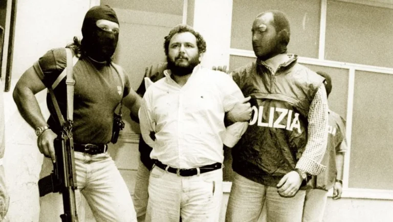 Après 25 ans, le monstre patron de Cosa Nostra jouit de la liberté