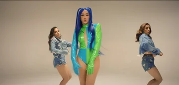 Quand vous essayez fort et finalement vous faites de la merde: la nouvelle chanson de Melinda est un désastre complet