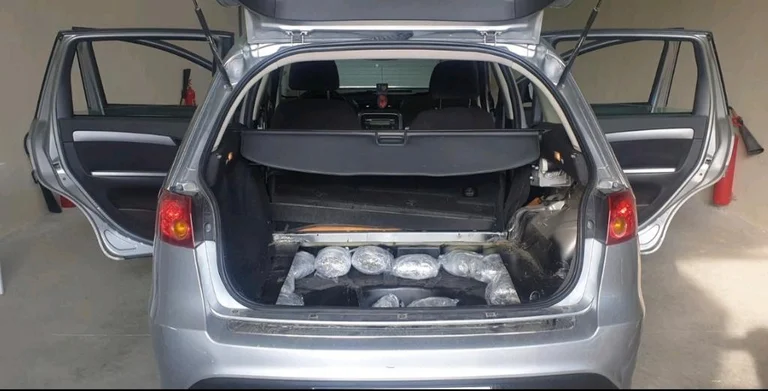 Una persona con alrededor de 30 kg de drogas se captura en Vmica