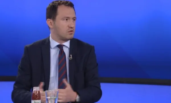 Krasniqi mostra quali comuni può vincere VV)ja, PDK's LDK]
