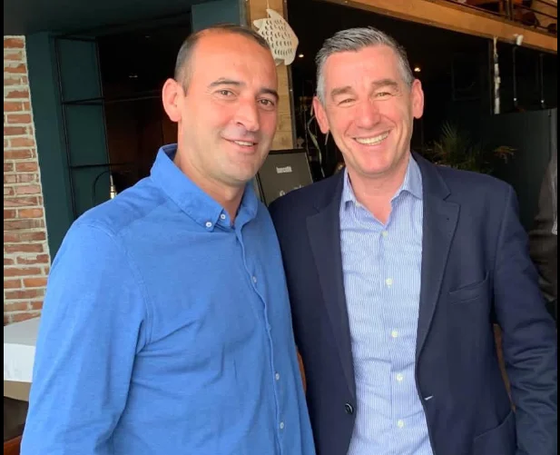 Daut Haradinaj si congratula con Kadri Veselin per il suo compleanno
