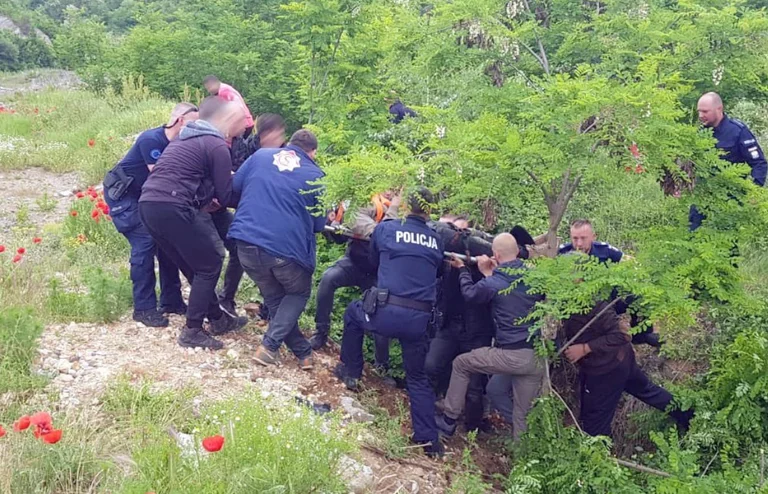 Le Chef EULEX publie des images de la recherche serbe à Mitrovica: Fier nous avons sauvé