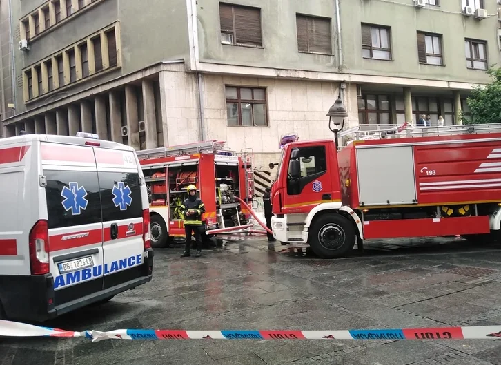 Explosión en Belgrado: <x0 títuloA boy was burn with hair (10x) { reports Sokoli from the site of the event