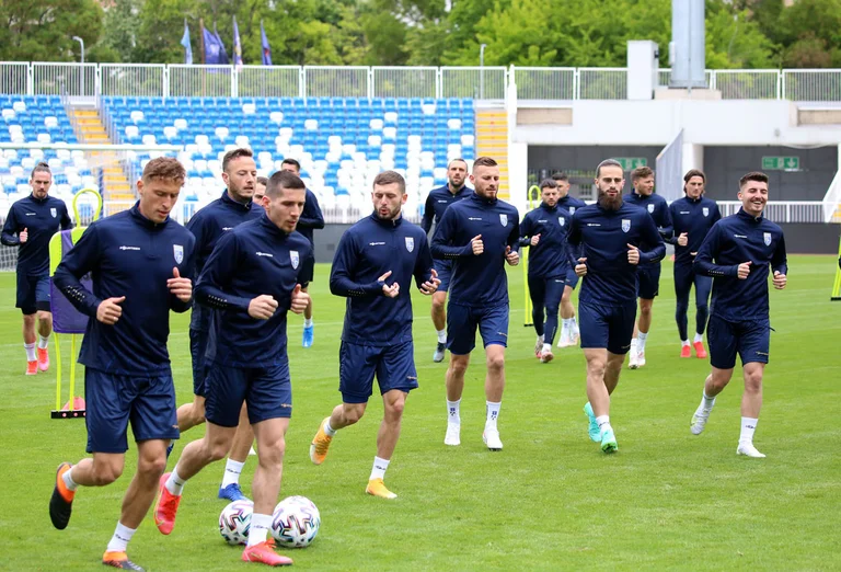 Liste des deux amis du Kosovo à Antalya, de nombreux joueurs de football Superleague impliqués