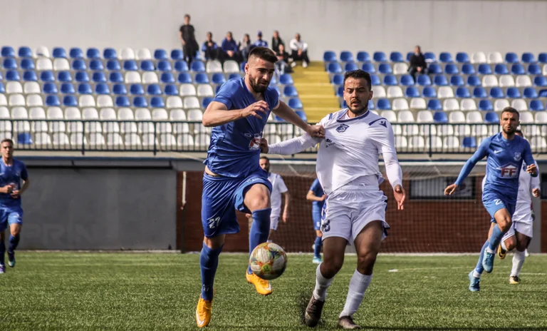 Des millions attendent Llap et Light dans la Ligue des Conférences.