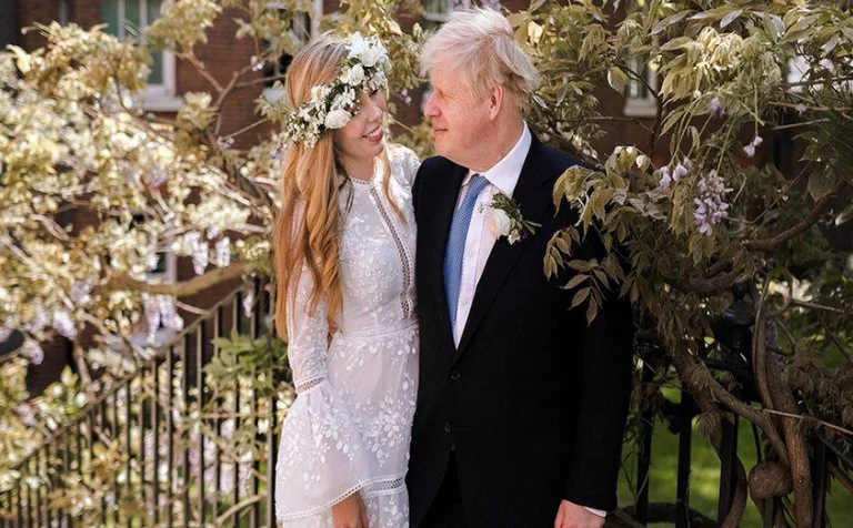 Boris Johnson sposa Carrie Symonds nella cattedrale di Westminster