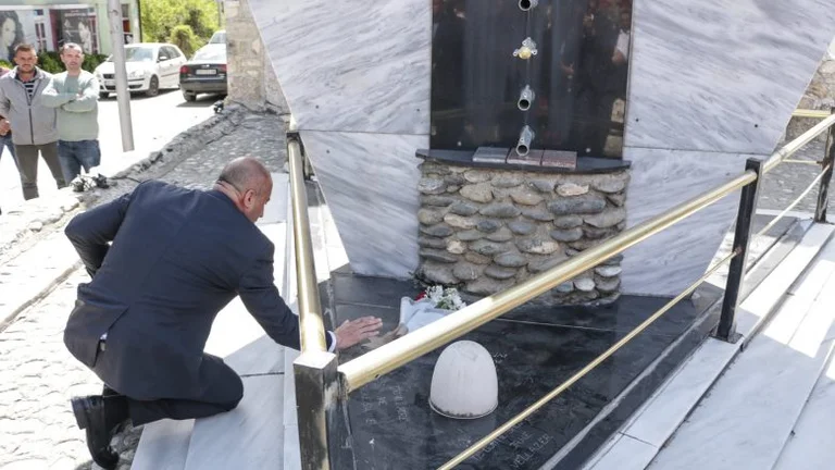 Haradinaj: Decani, la primera ciudad que ha sufrido a manos del agresor salvaje