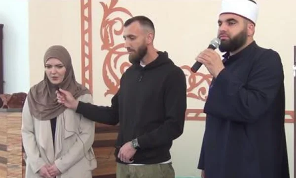 Un tedesco converte all'Islam nella moschea di Sqaheraj