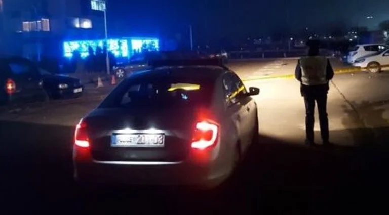 Pristina schlägt, eine verwundet, drei verhaftet