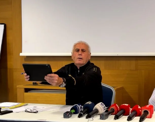 Sfida risponde Bernard Berisha: è professionale ottenere due carte in otto minuti?