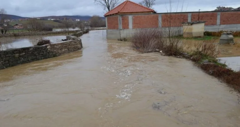Night of terror: Nine members of a Pagrage family in Gjilan were saved who were threatened by flooding
