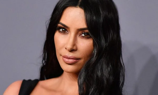 Ehemalige Mitarbeiter sind auf Löhne angewiesen, reagiert Kim Kardashian