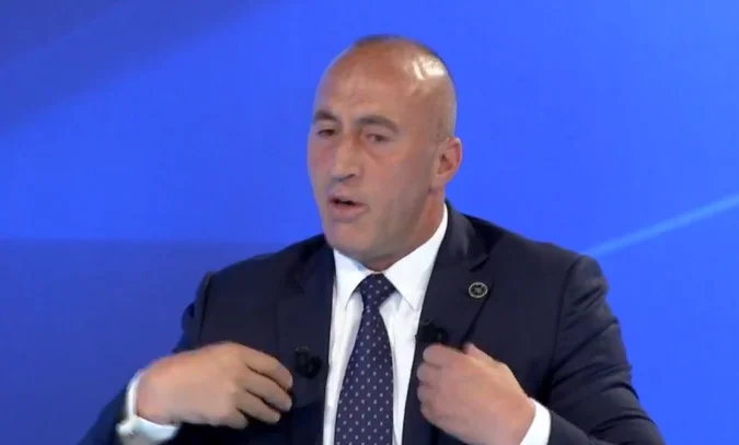 “Kurti a dit à l'UE) que le Kosovo et la Serbie sont égaux à”