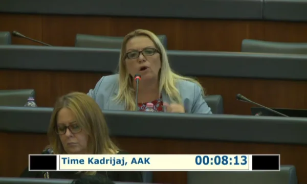 Kadrij-Kurt: Jetzt stelle ich die Flagge lara-lara auf