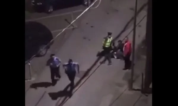 Wounding in Fushe Kosovo, das ist, wenn die Übergabe an die Polizei übergeben wird (Video)