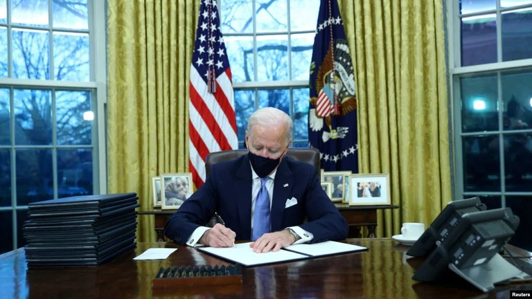Biden a exhorté à reconnaître le génocide de la Serbie au Kosovo