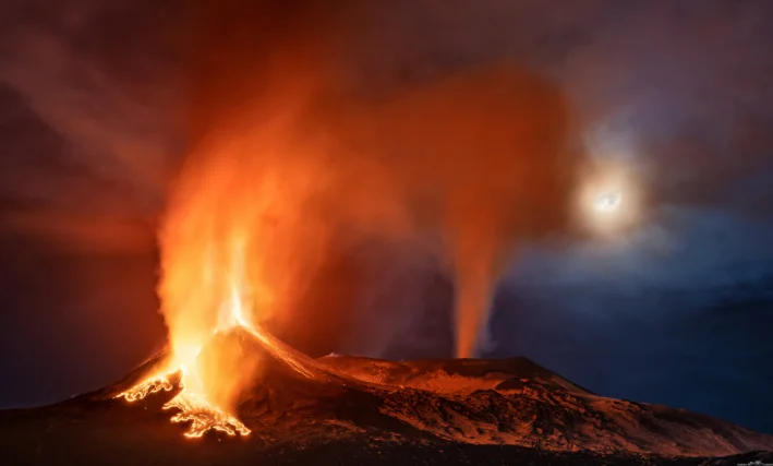 El volcán explora en la península de Alaska