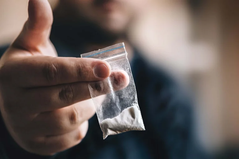 Coca wird im Blut eines 5-jährigen, verhafteten Vaters gefunden