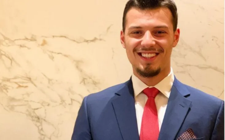 Andrew publica una foto de Thaci con Beden
