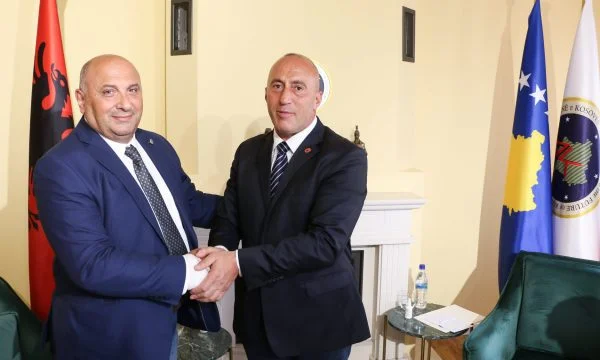 AAK mostra chi sarà il loro candidato per il comune di Vushtrri