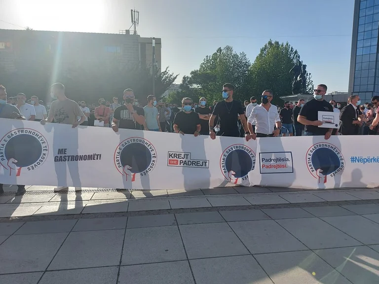 Cret e Unright, protesta gastronomica prima di oggetto del governo