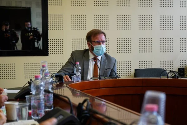 Hakki Abazi hat eine Frage zu Minister Gervall-Schwarz