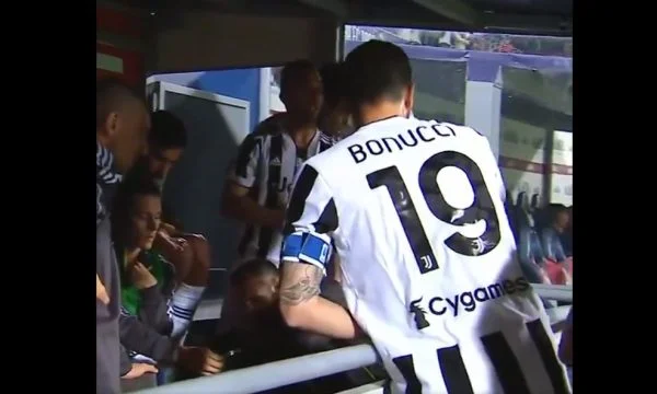 Il momento in cui i giocatori di calcio Juvento si sono resi conto di essere qualificati per i Campioni di Lega.