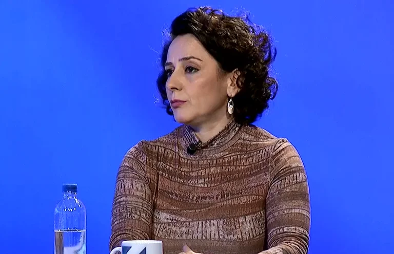 Deshazte del trabajo por no votar Adrijana Hodjiq