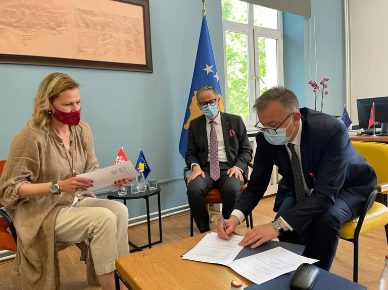 Acuerdo firmado para 10.000 dosis de vacuna como donación de Croacia