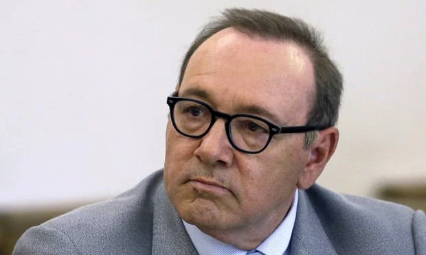 Kevin Spacey, accusato da più di 20 uomini per aggressione sessuale, torna a recitare