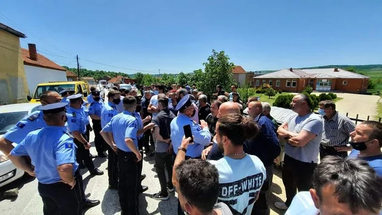 Hoxhaj, PDK: President Kastrati's Kurti government stop violence in Kamenica and offer students conditions for return to schools