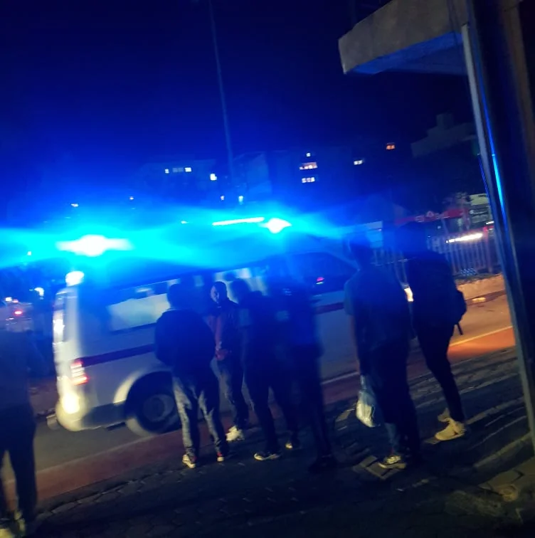 Voiture viole une personne à Fushe Kosovo et quitte la scène (Photo)