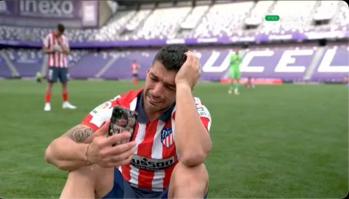 Absolut spannender Blick: Suarez cries wie ein Kind, wenn er auf dem Telefon spricht, nachdem er den Titel atl Madrid gewann