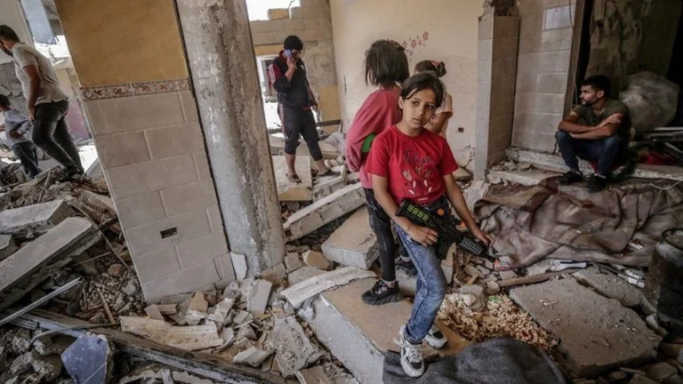 Secondo giorno della tregua di Gaza, arrivano i convogli di primo soccorso