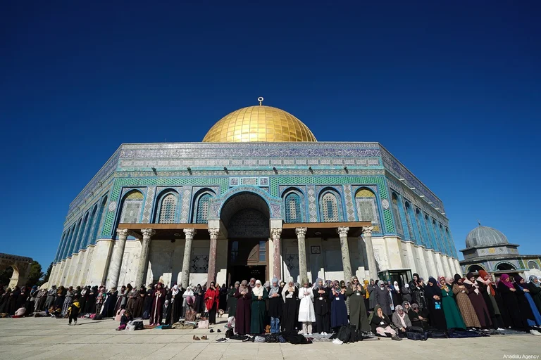 Il confronto nella moschea di al-Aqsa a Gerusalemme: Perché è così sacro ai musulmani?