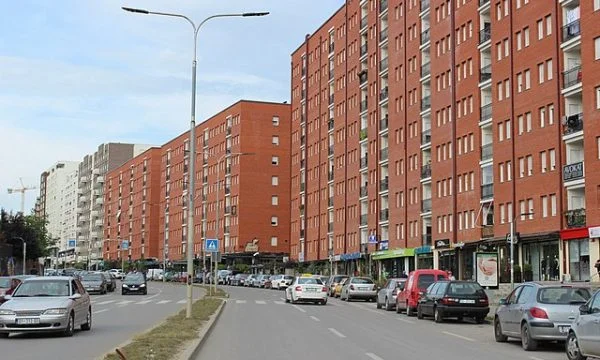 Pristina amenaza a un hombre para una propiedad en יx0