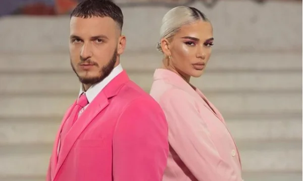 Loredana et Mozzik à moitié nus l'un à côté de l'autre